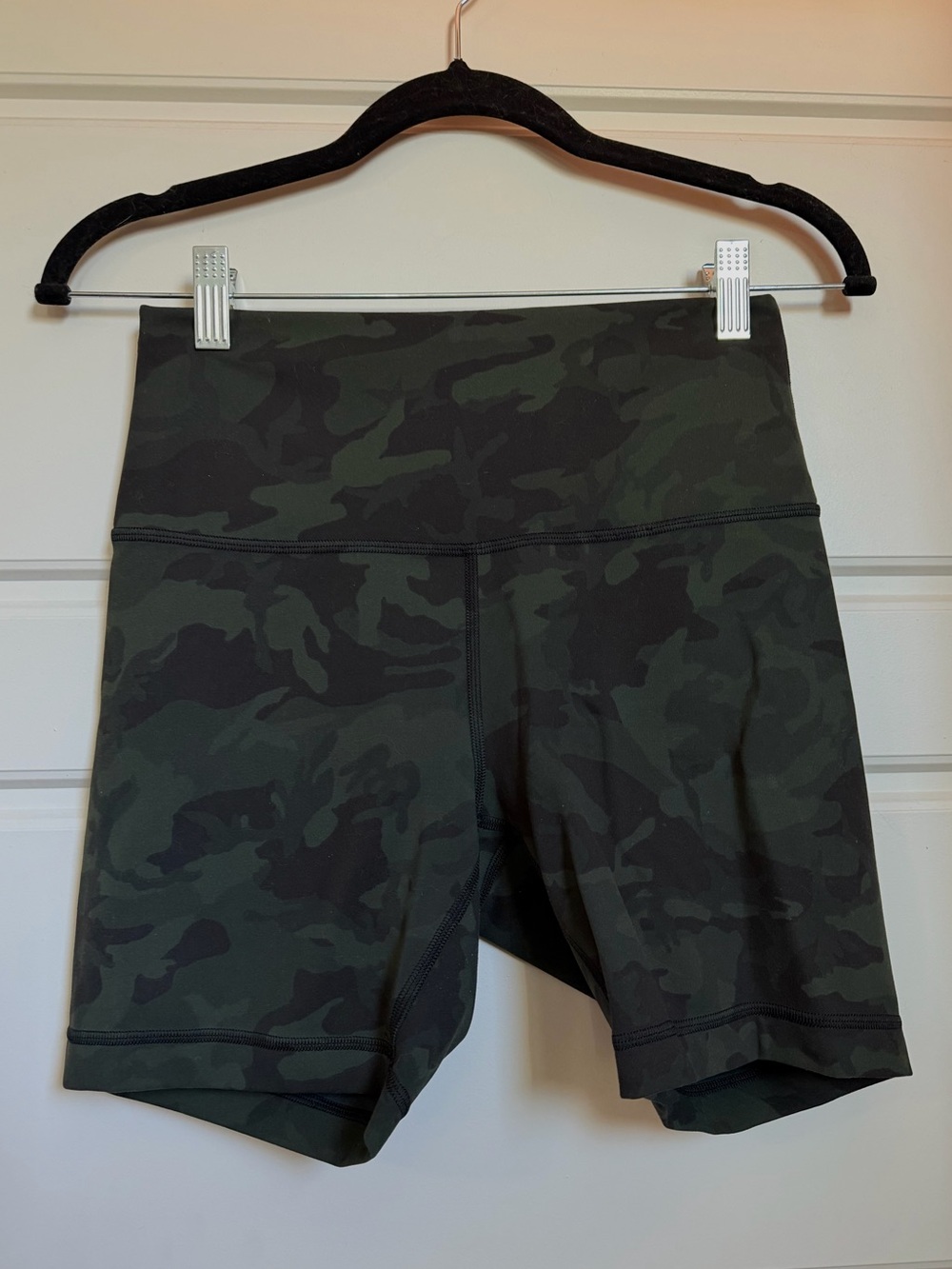 Lululemon Wunder train green camo short